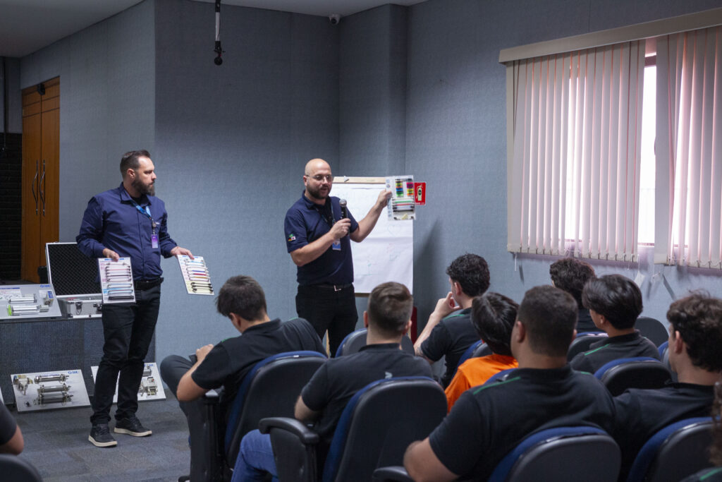 Fotografias dos treinamentos realizados às equipes da CetroX durante o mês de dezembro.