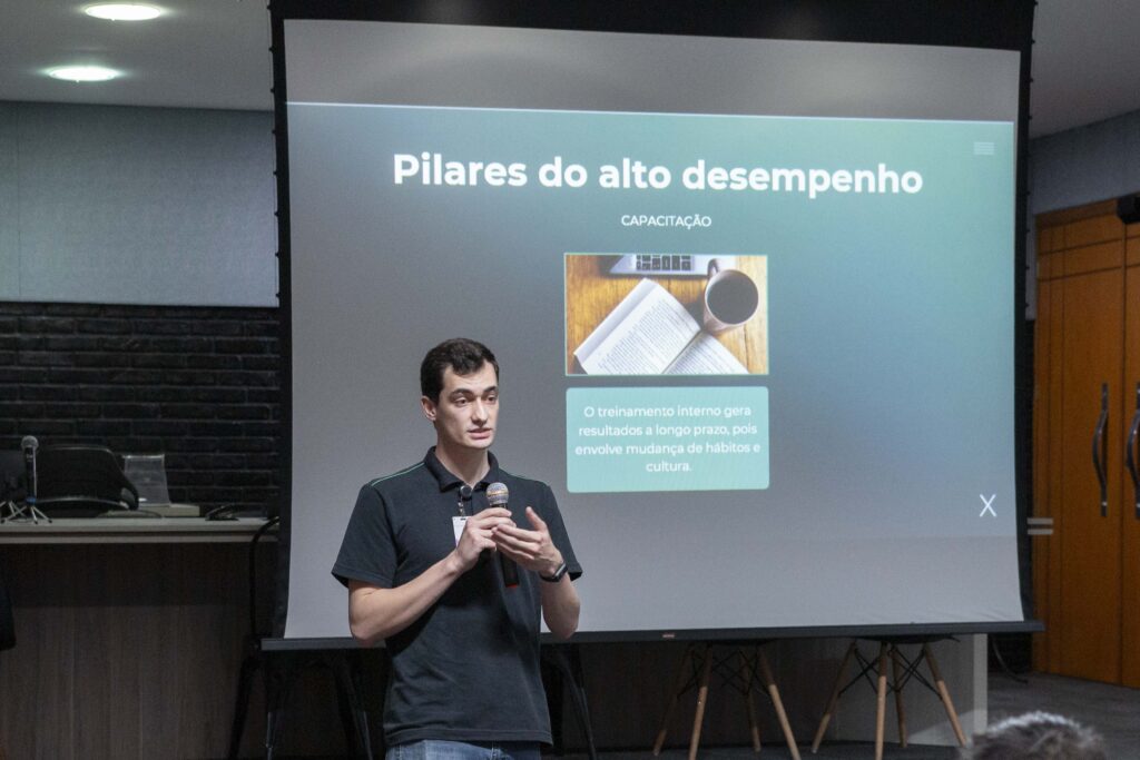 Fotografias dos treinamentos realizados às equipes da CetroX durante o mês de dezembro.
