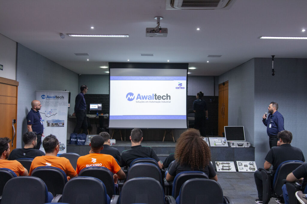 Fotografias dos treinamentos realizados às equipes da CetroX durante o mês de dezembro.