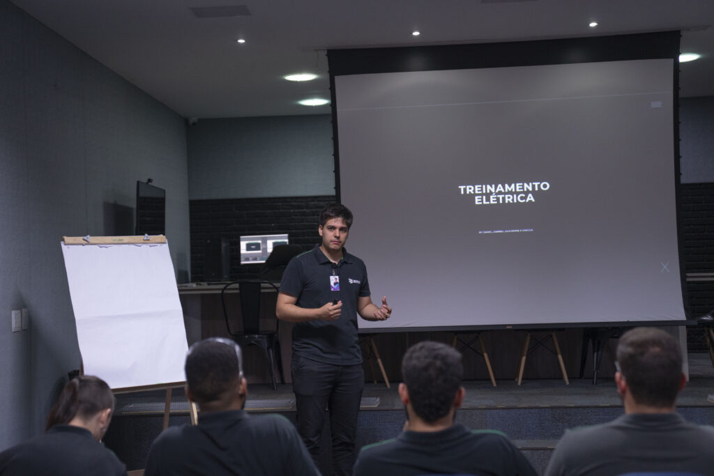 Fotografias dos treinamentos realizados às equipes da CetroX durante o mês de dezembro.