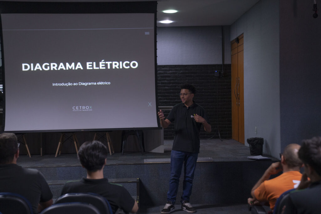 Fotografias dos treinamentos realizados às equipes da CetroX durante o mês de dezembro.