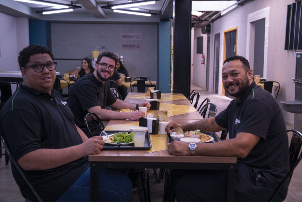 Fotografias dos colaboradores, das comidas e da decoração do Restaurante Cetro durante o Almoço de Encerramento de 2025.