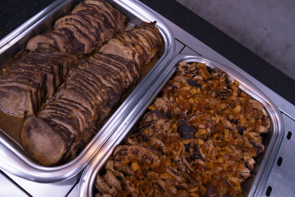 Fotografias dos colaboradores, das comidas e da decoração do Restaurante Cetro durante o Almoço de Encerramento de 2025.