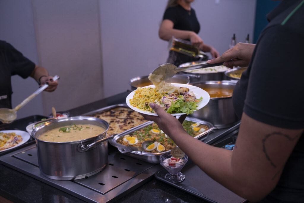 Fotografias dos colaboradores, das comidas e da decoração do Restaurante Cetro durante o Almoço de Encerramento de 2025.