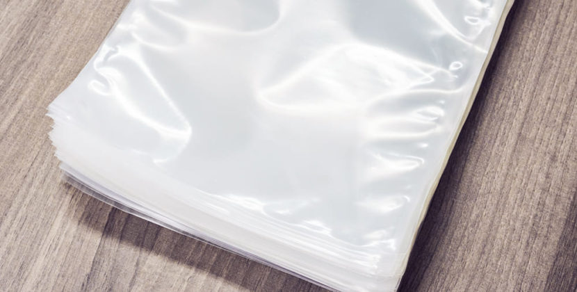 Foto de um pacote de embalagem Cetro representando as diversas embalagens para esterilização disponíveis para os consumidores.