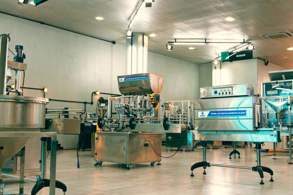 Fotografia do Showroom da Cetro máquinas em Bauru (SP), representando as soluções e processos de inovação desenvolvidos pela empresa.