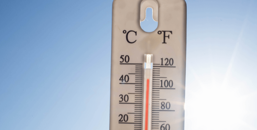 termostato mostrando a alta temmperatura e o calor