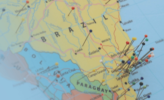 Foto de um mapa do Brasil representando o processo de expansão da Cetro no país.