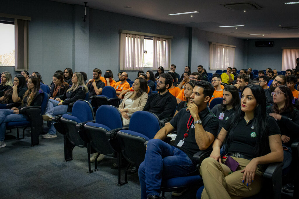 Registros dos palestrantes e colaboradores durante as palestras sobre saúde mental.