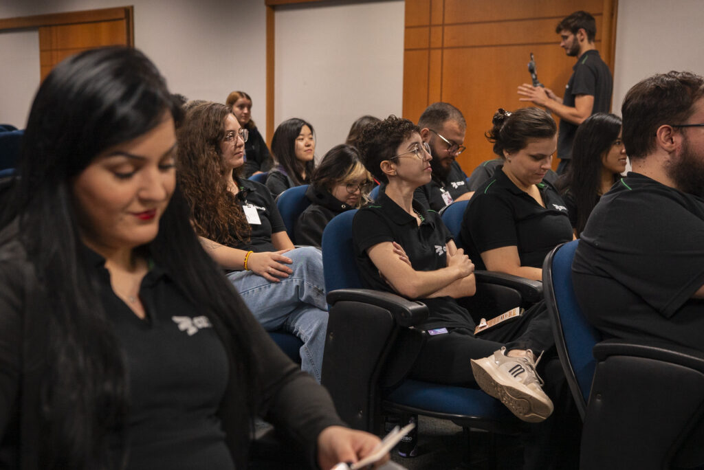 Colaboradores da Cetro participando da Campanha Dezembro Laranja.