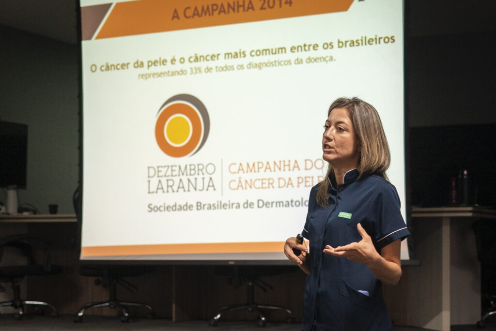 Colaboradores da Cetro participando da Campanha Dezembro Laranja.