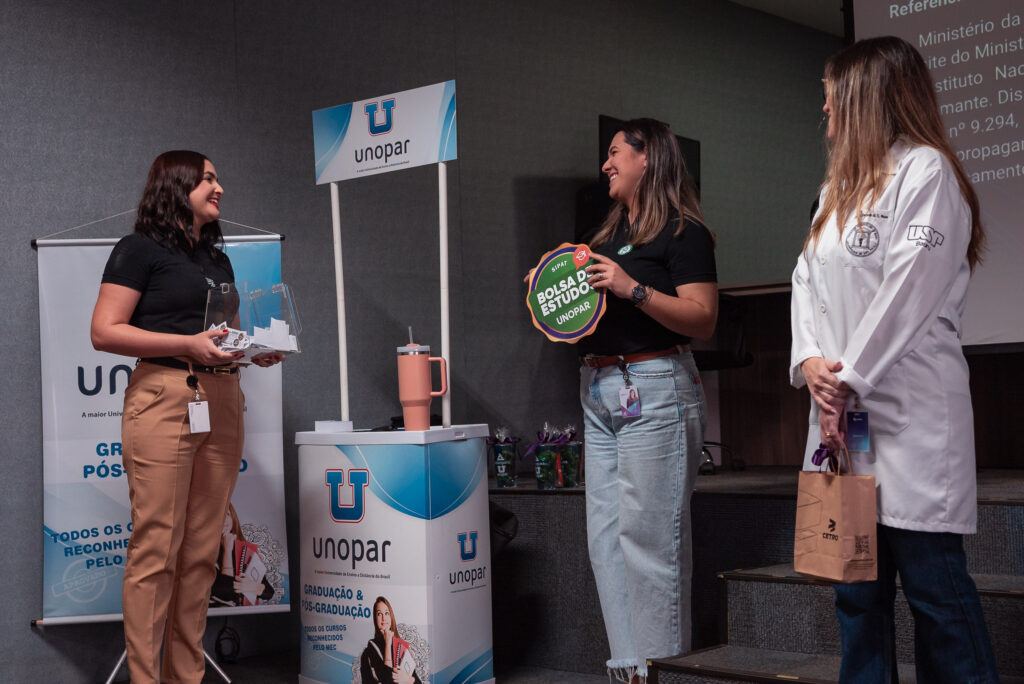 Imagens de ações da Cetro com suas faculdades parceiras.