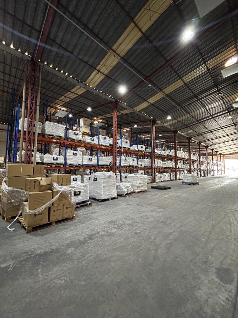 Imagens dos maquinários da Cetro Duty no novo Centro de Distribuição da companhia.