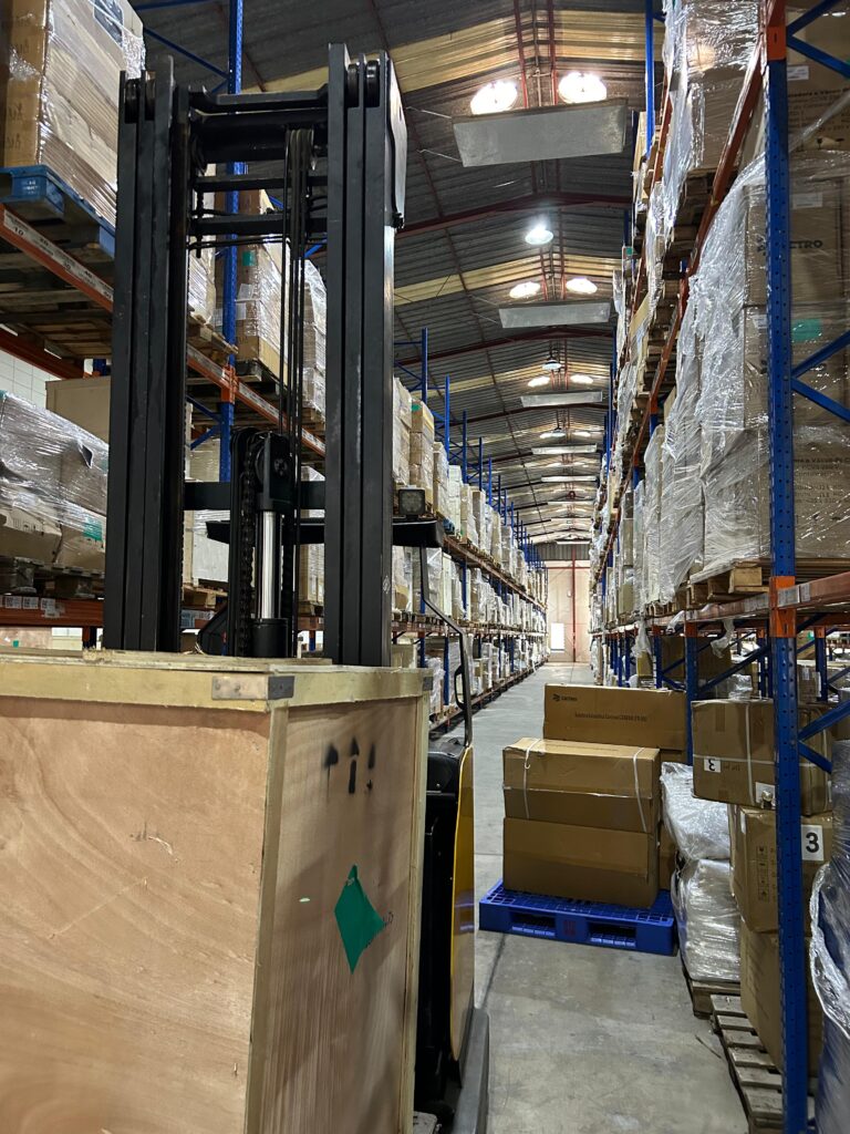 Imagens dos maquinários da Cetro Duty no novo Centro de Distribuição da companhia.