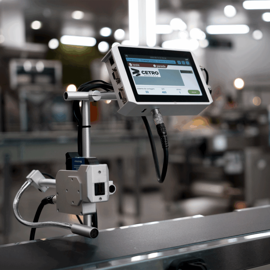 Fotografias da Flow Pack Invertida com Abastecedor Automático CAPM FP-350 I F e do Datador Inkjet em Linha CIPM L1 da Cetro.