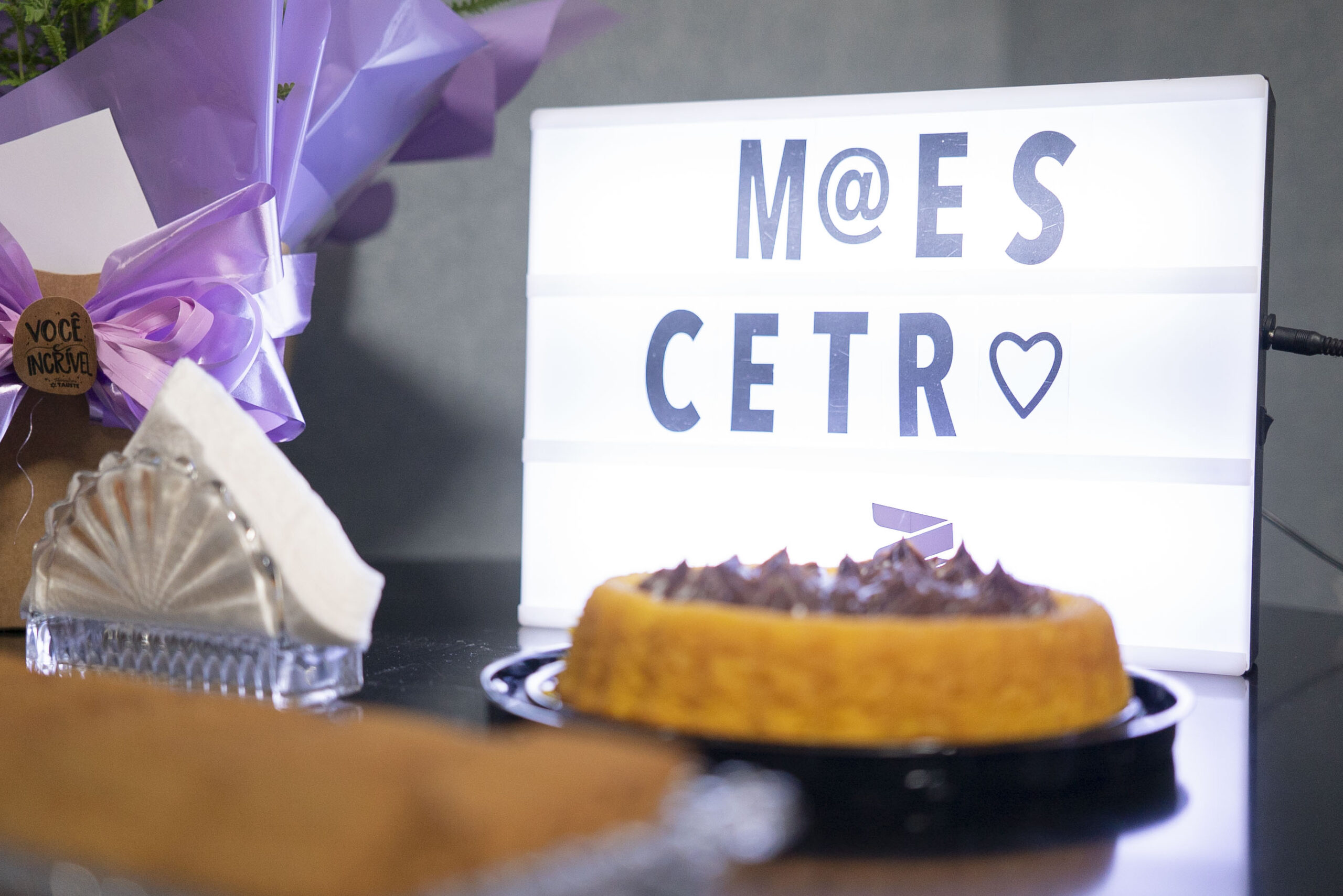 Fotografia da celebração em homenagem ao Dia das Mães na Cetro.