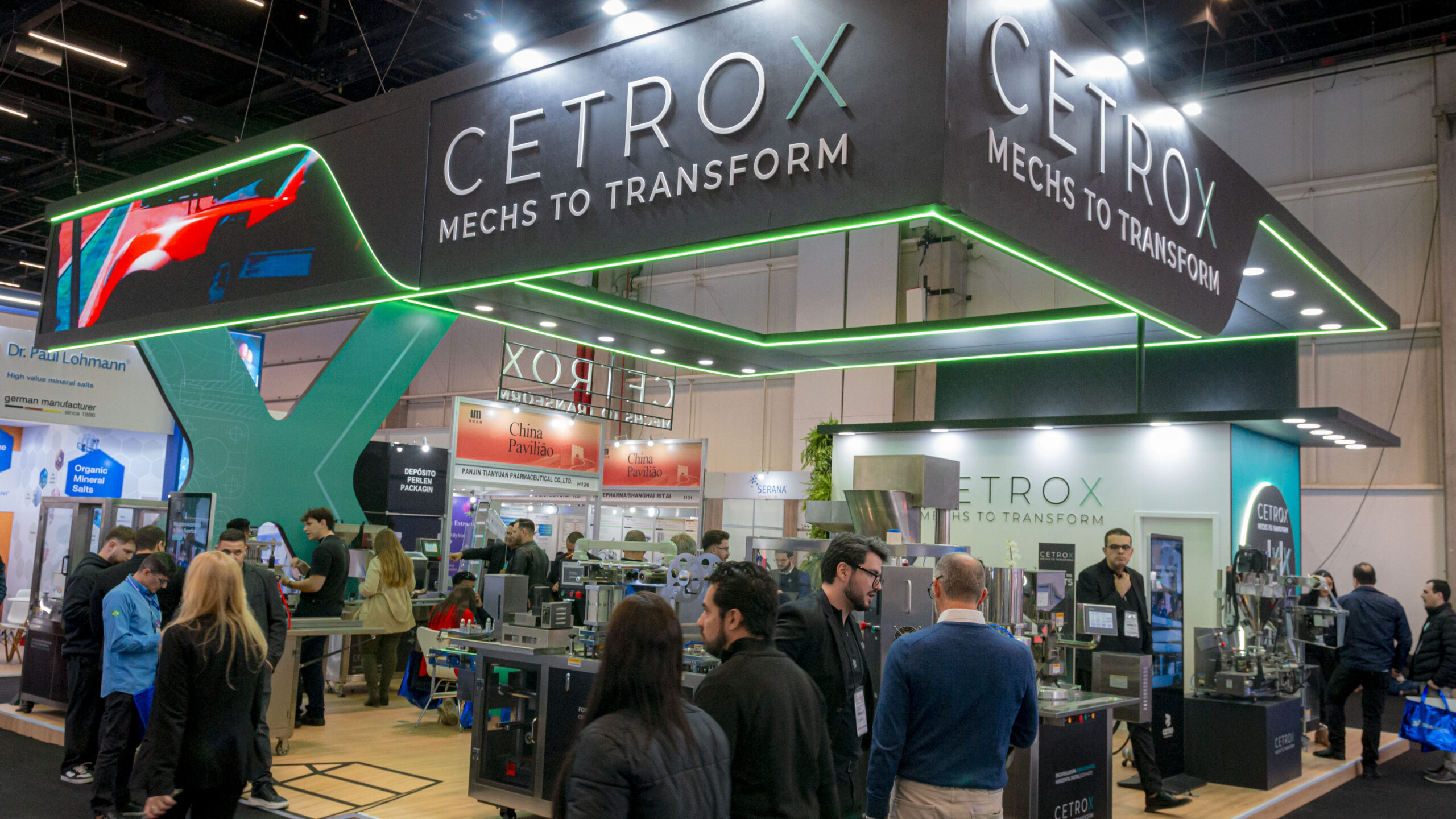 Fotografias do estande da CetroX na FCE Pharma 2025.