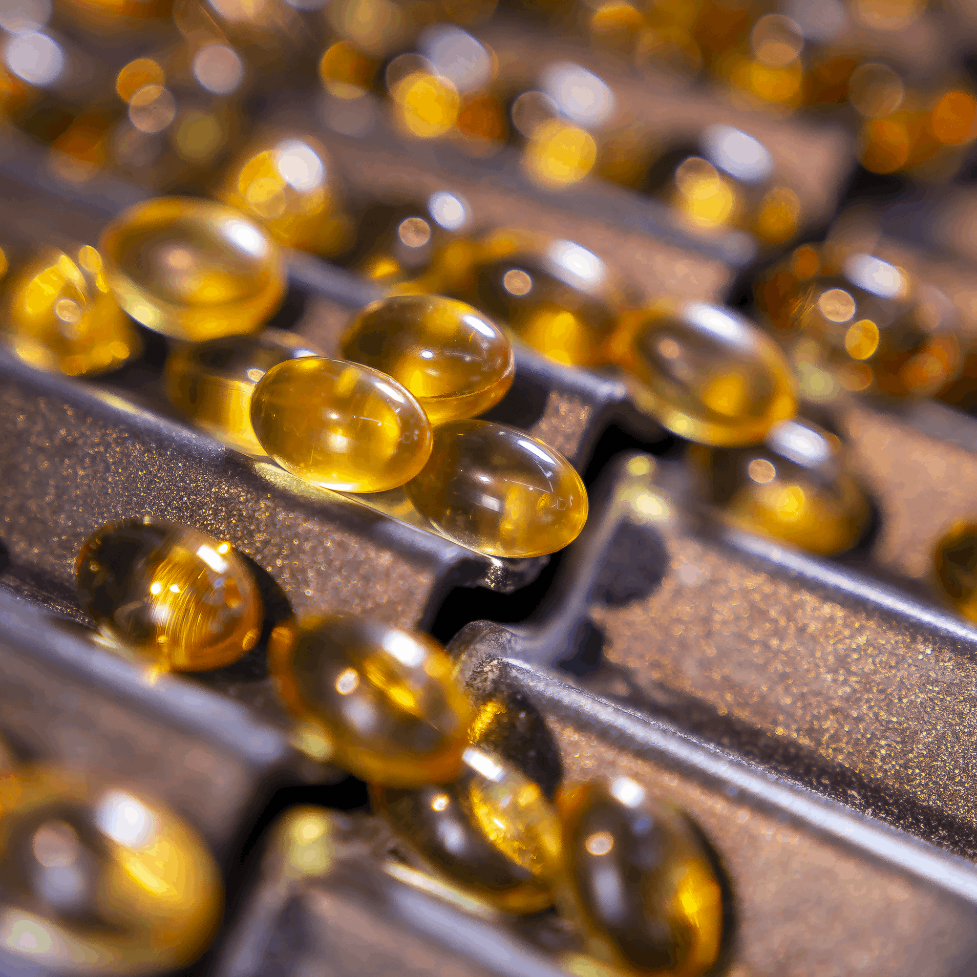 Fotografias de cápsulas de softgel em uma máquina da Cetro.