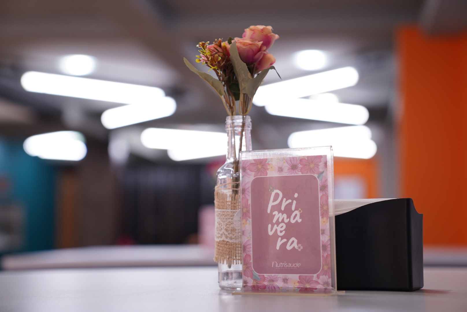 Fotografia da decoração do almoço temático do Festival de Primavera no Restaurante Cetro.