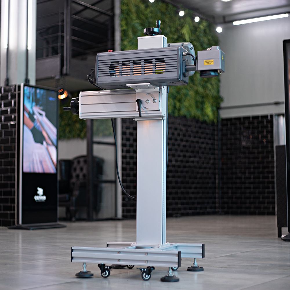 Fotografias da Máquina de Gravação a Laser CLMM 145 em operação.