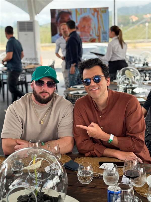 Fotografias de Léo Mello, Executivos de Vendas da CetroX e clientes convidados passeando por Portugal durante a Porsche Cup.