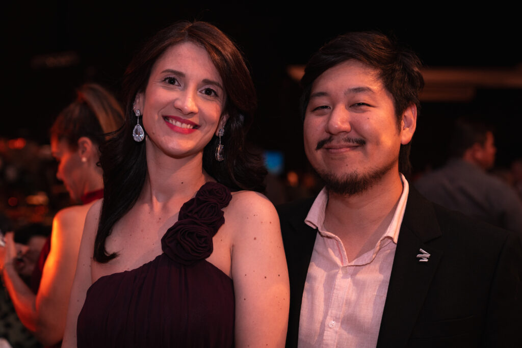 Fotografias da família de Léo Mello e dos colaboradores da Cetro e seus cônjuges no evento da ACIB.