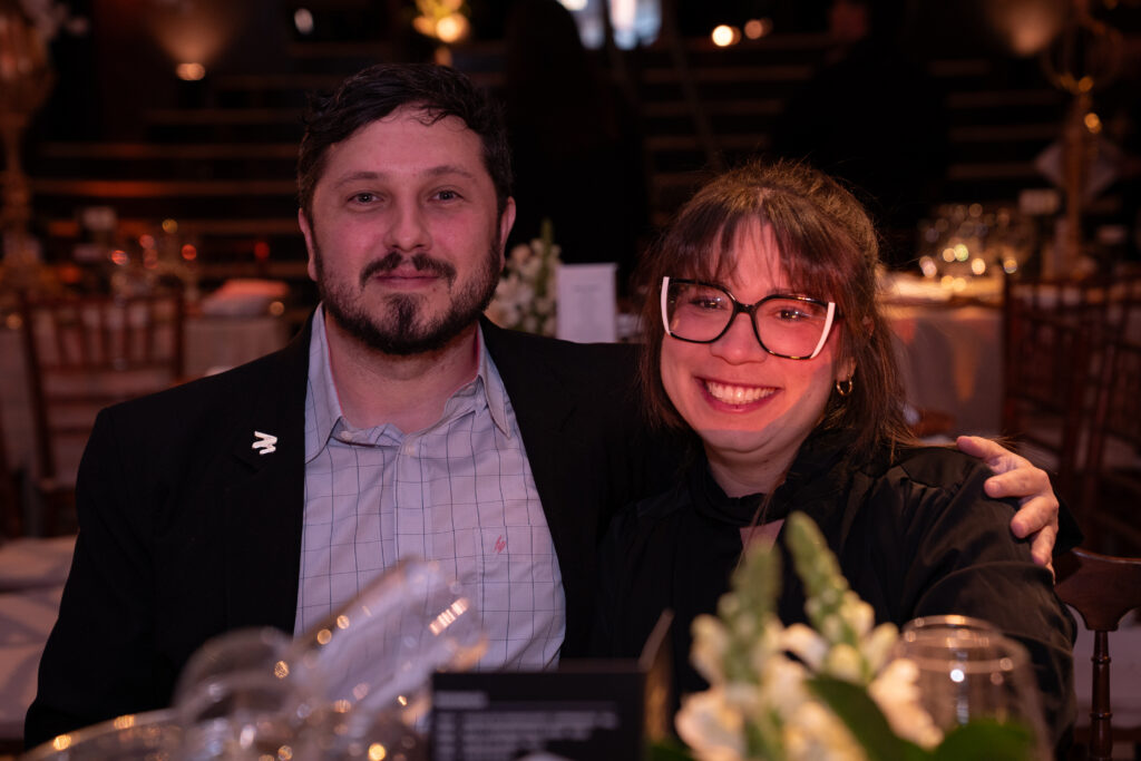 Fotografias da família de Léo Mello e dos colaboradores da Cetro e seus cônjuges no evento da ACIB.