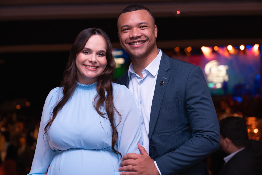 Fotografias da família de Léo Mello e dos colaboradores da Cetro e seus cônjuges no evento da ACIB.