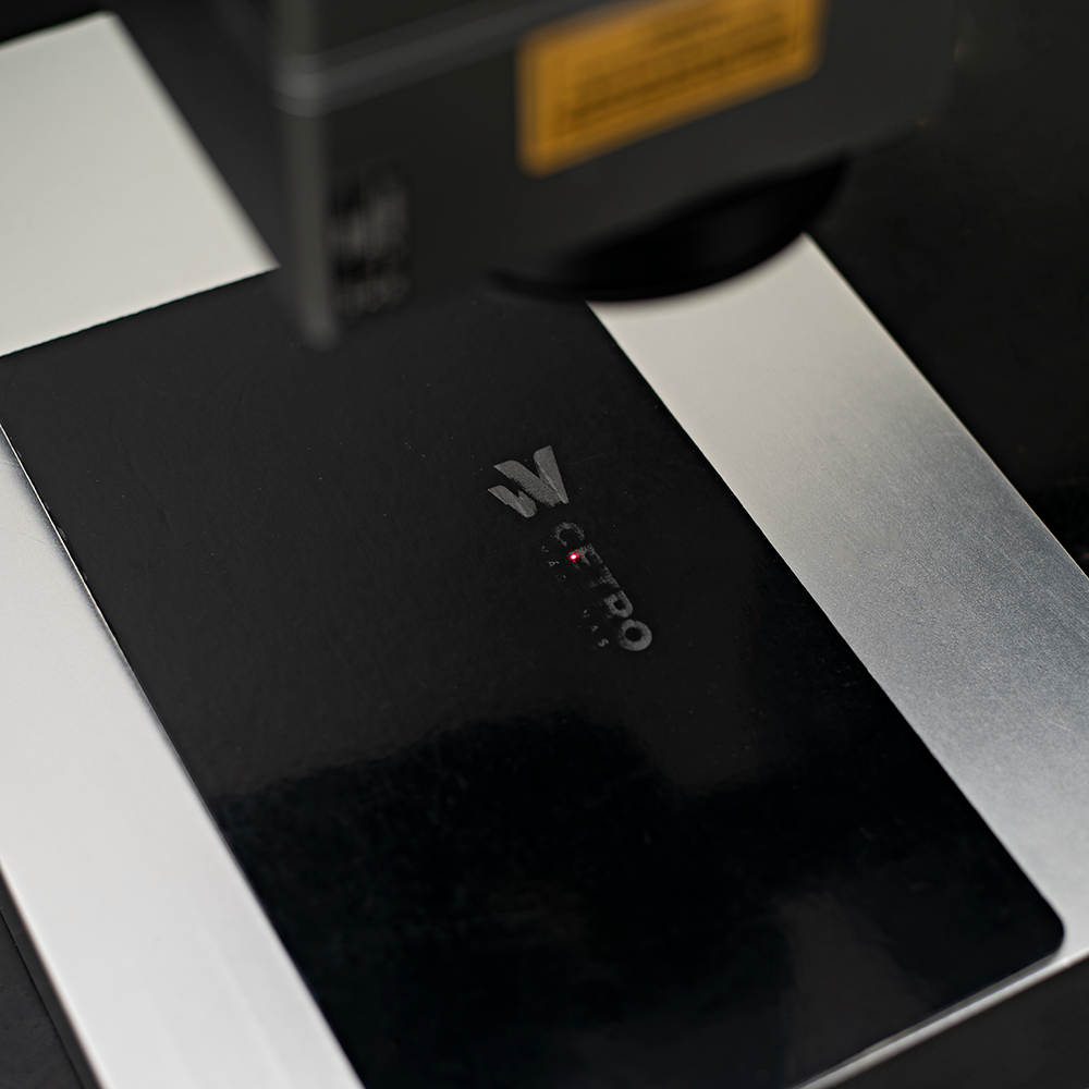 Fotografias da Máquina de Gravação a Laser CLMM 145 em operação.