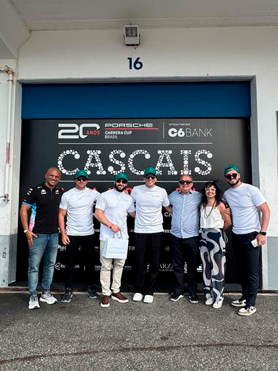 Fotografias de Léo Mello, Executivos de Vendas da CetroX e clientes convidados na Porsche Cup.