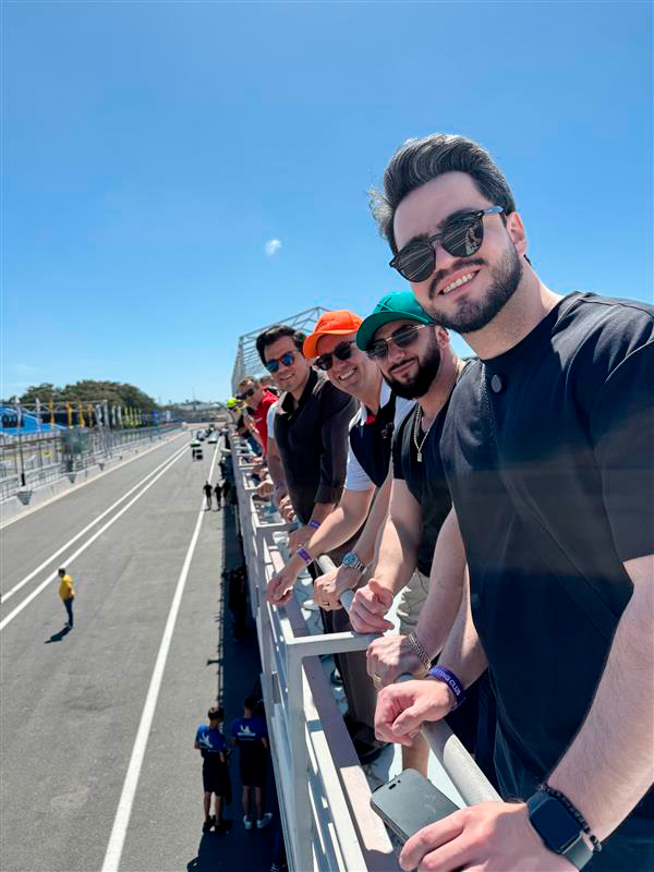 Fotografias de Léo Mello, Executivos de Vendas da CetroX e clientes convidados na Porsche Cup.
