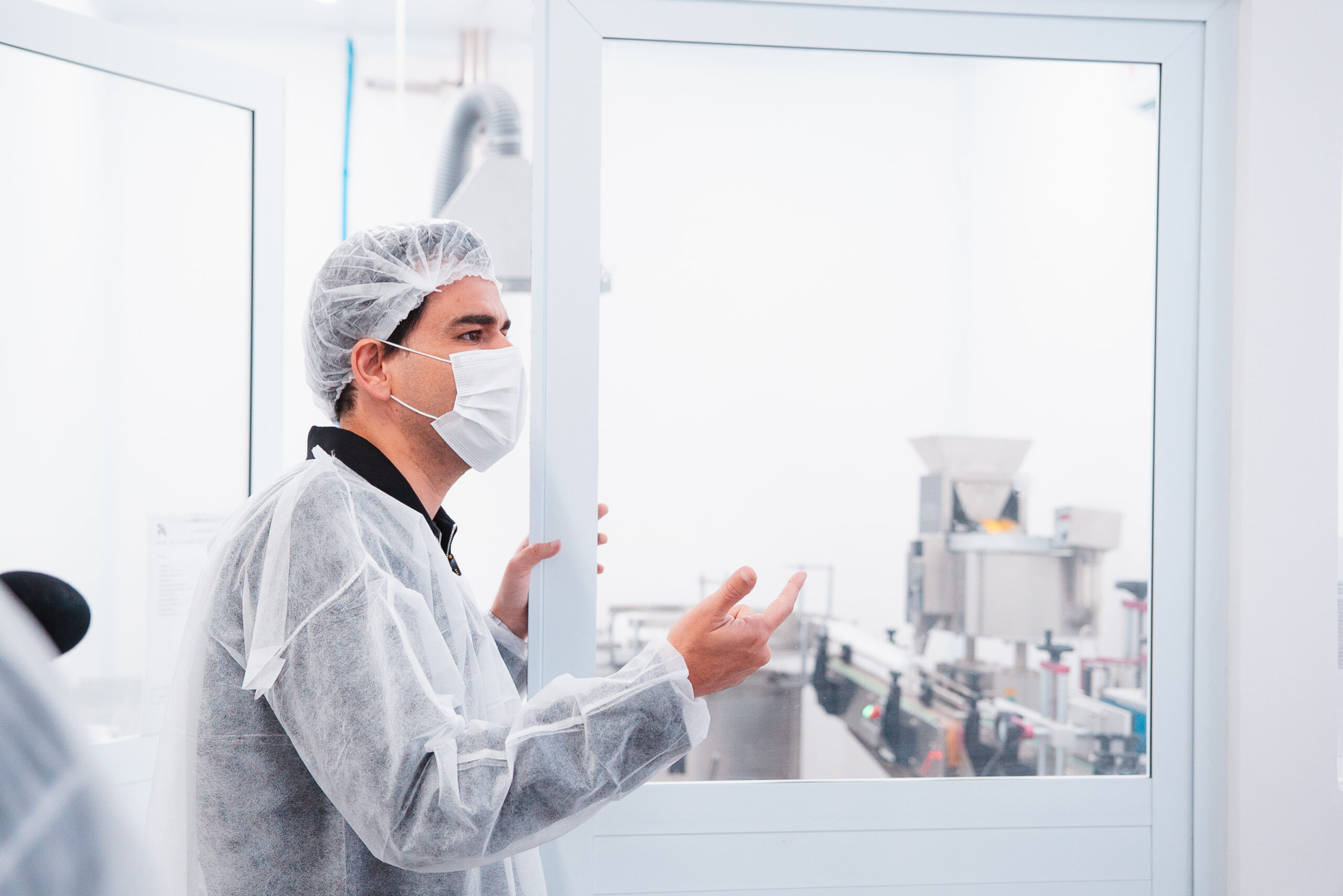 Fotografias do CEO da Cetro Léo Mello e de seus parceiros comerciais Felipe Titto, Renato Cariani e Júlio Balestrin conhecendo a Matriz em Bauru e a empresa American Factory.