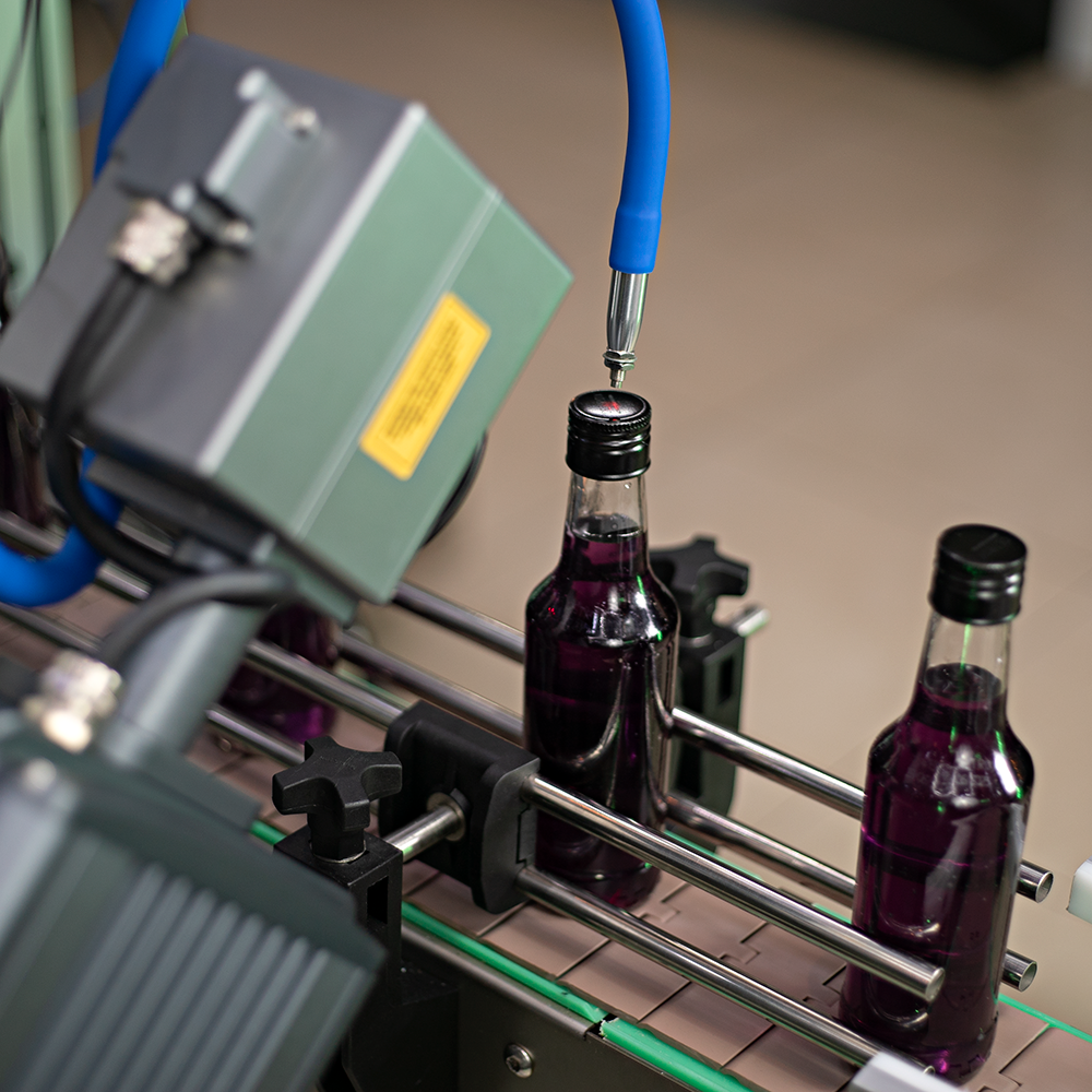 Fotografias da Máquina de Gravação a Laser CLMM 145 em operação.