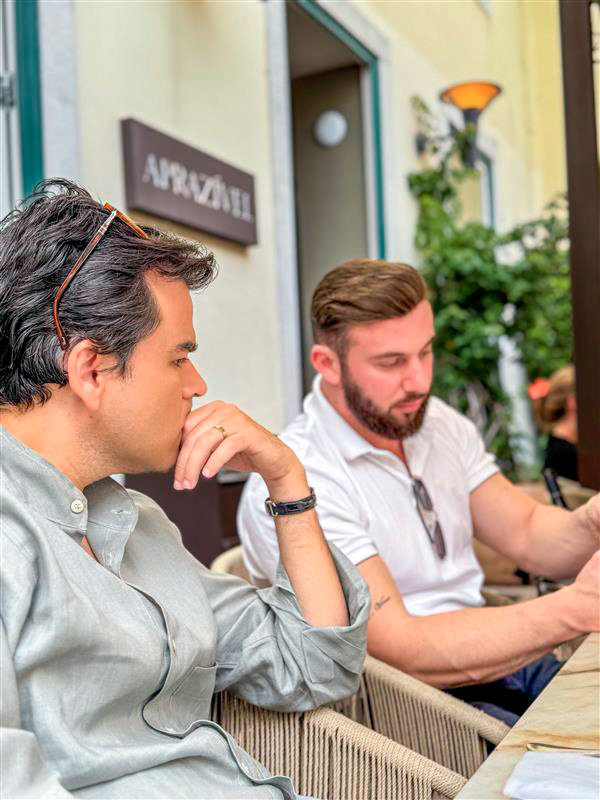 Fotografias de Léo Mello, Executivos de Vendas da CetroX e clientes convidados passeando por Portugal durante a Porsche Cup.