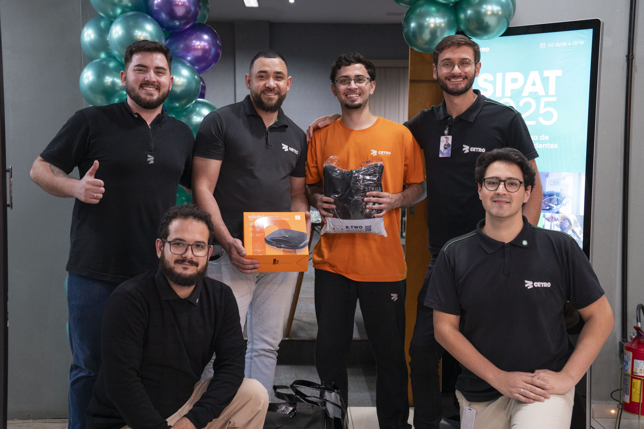 Fotografias dos participantes sorteados com seus brindes exclusivos da SIPAT 2025 da Cetro.