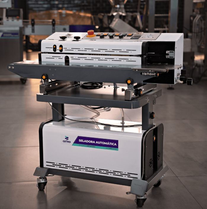 Fotografias de um Reator com Mixer, Dosadora, uma Empacotadora e uma Seladora a Vácuo da Cetro, ideias para produtos lácteos.