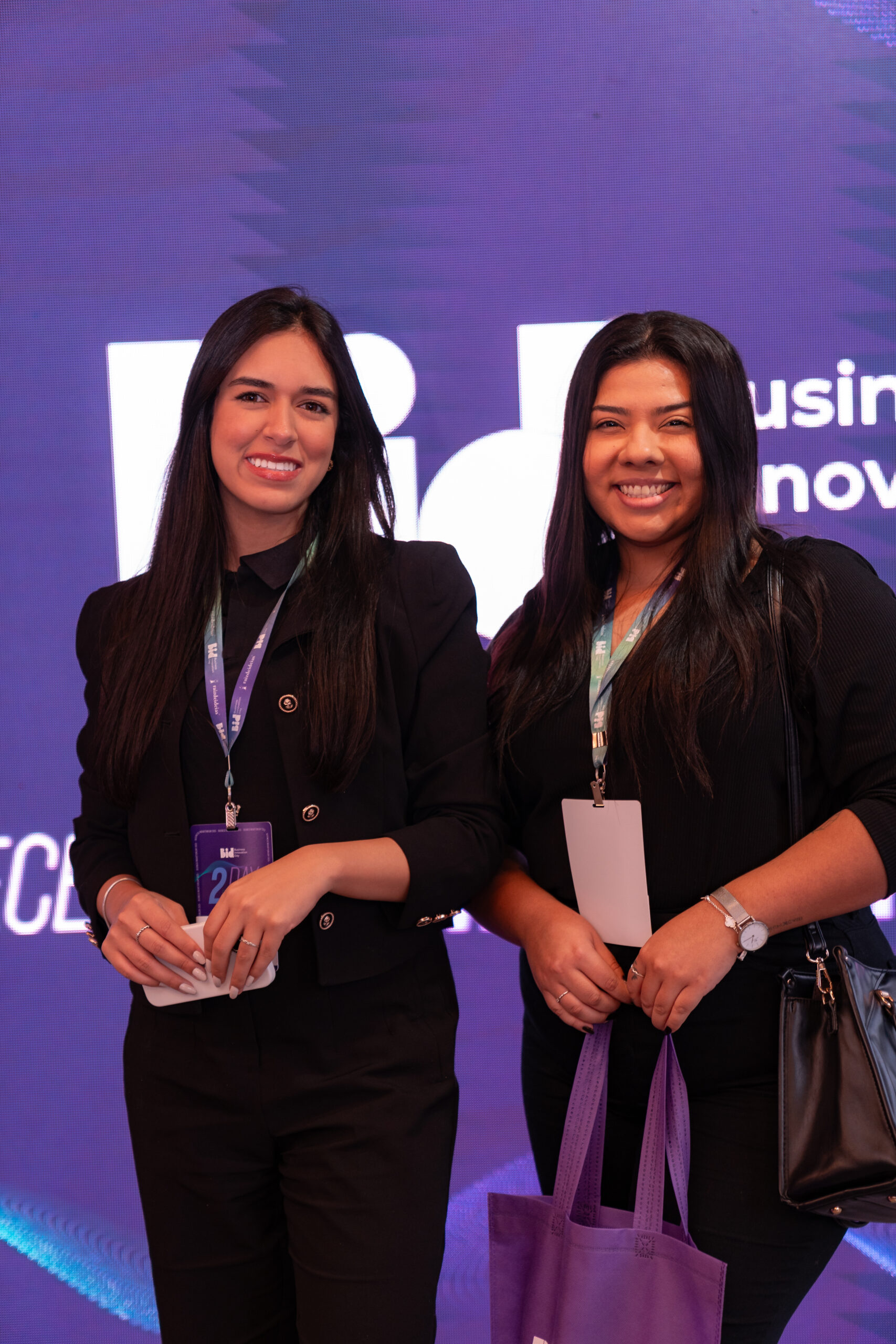 Fotografias dos colaboradores da Cetro que participaram do BID 2025 aproveitando o evento.