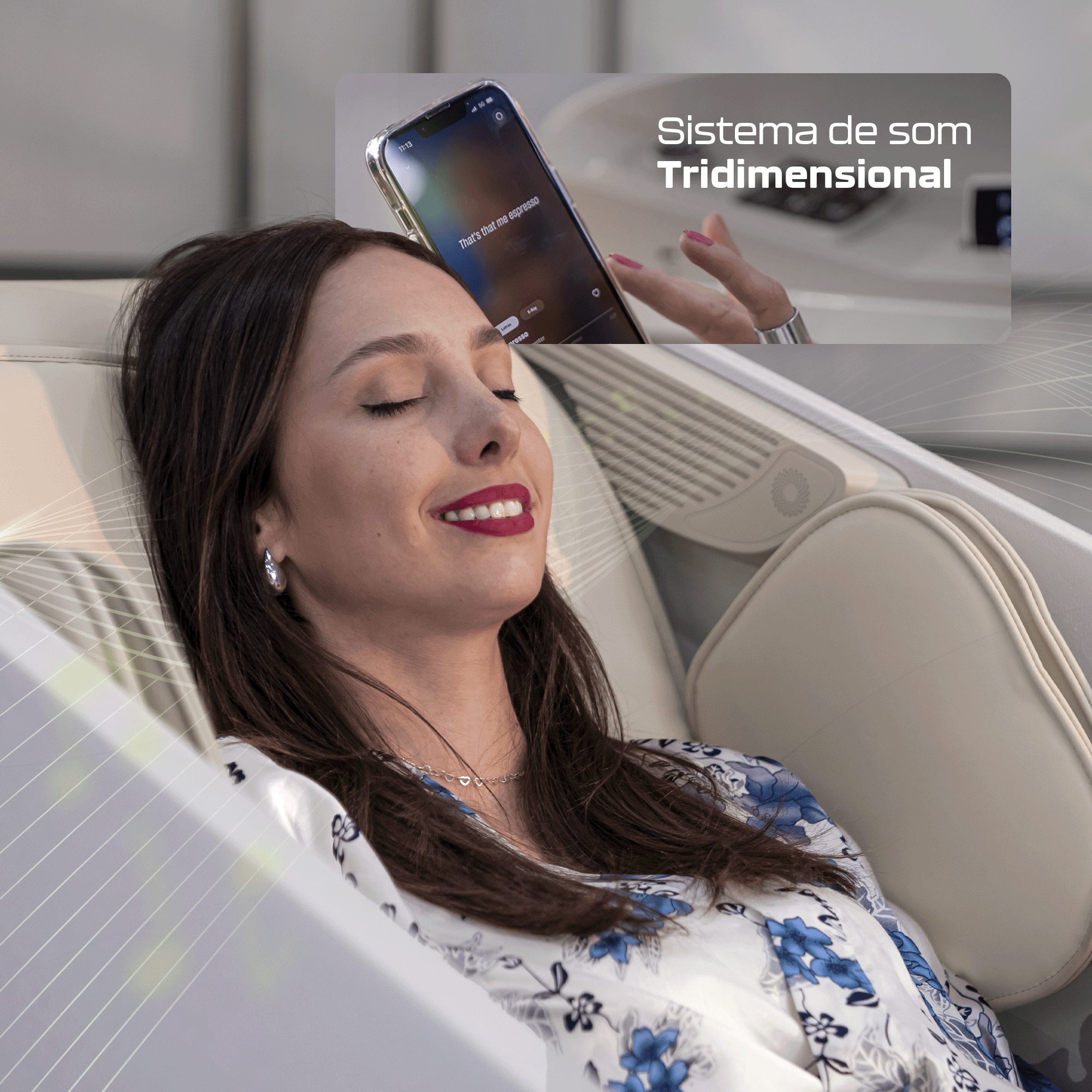 Fotografias de uma mulher relaxando em uma Poltrona de Massagem da Linha C-RES7 da Cetro e dos diferenciais do aparelho.