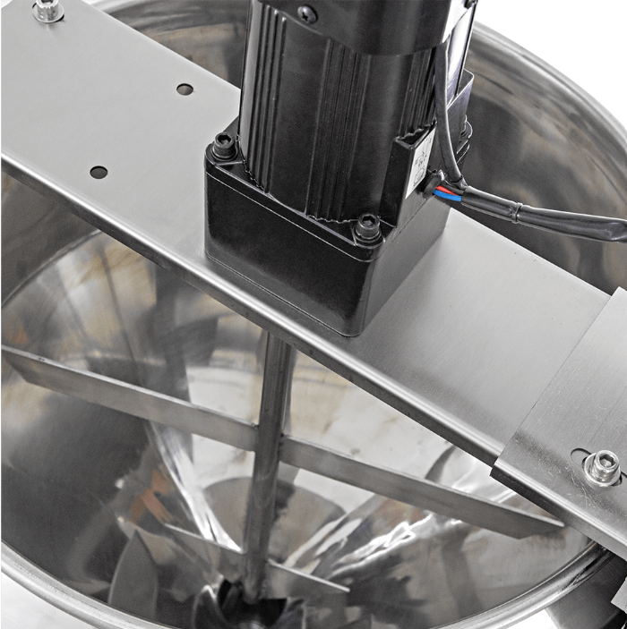 Fotografias de uma Envasadora com Mixer e Aquecimento e uma Rosqueadora e Aplicadora de Tampas da Cetro, ideias para produtos lácteos.