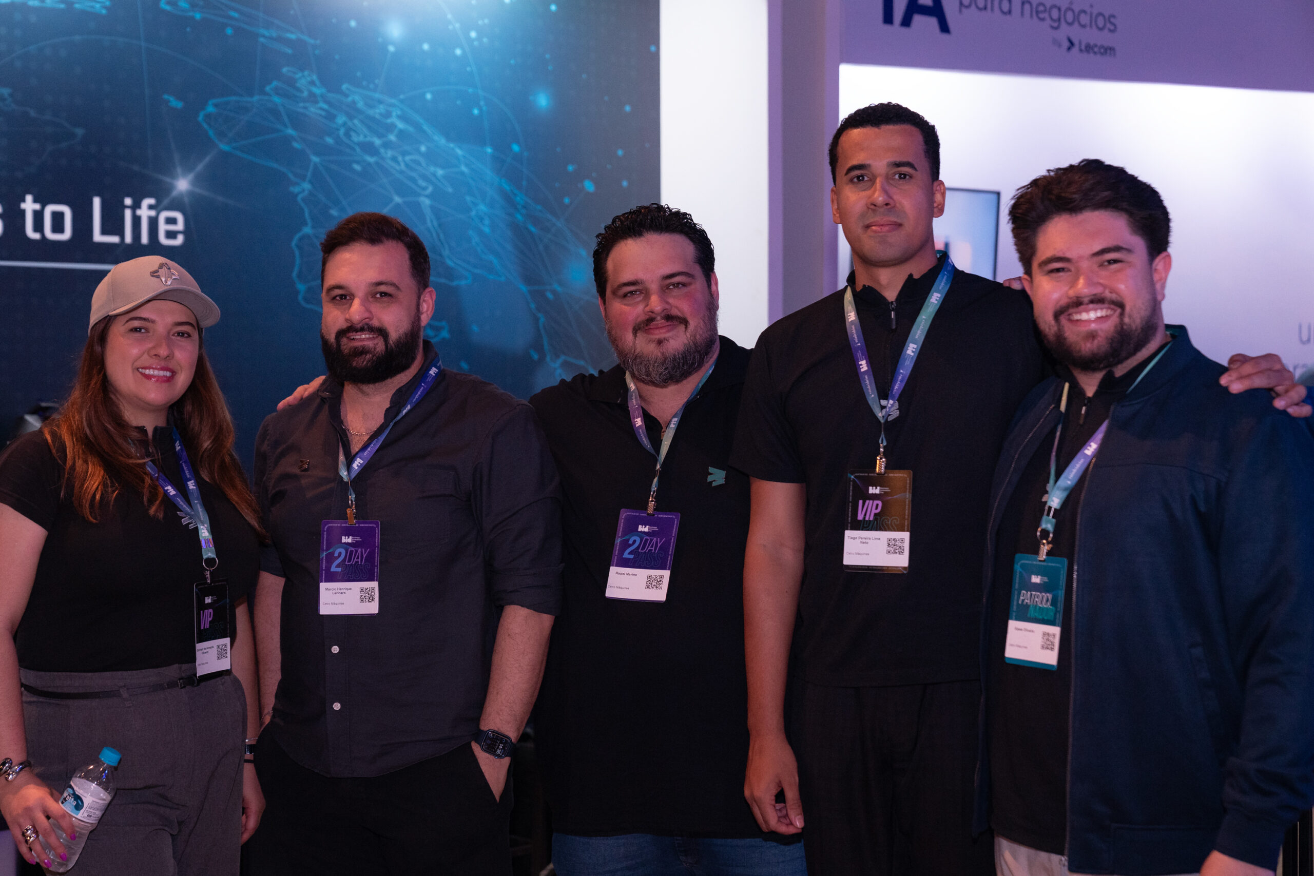 Fotografias dos colaboradores da Cetro que participaram do BID 2025 aproveitando o evento.