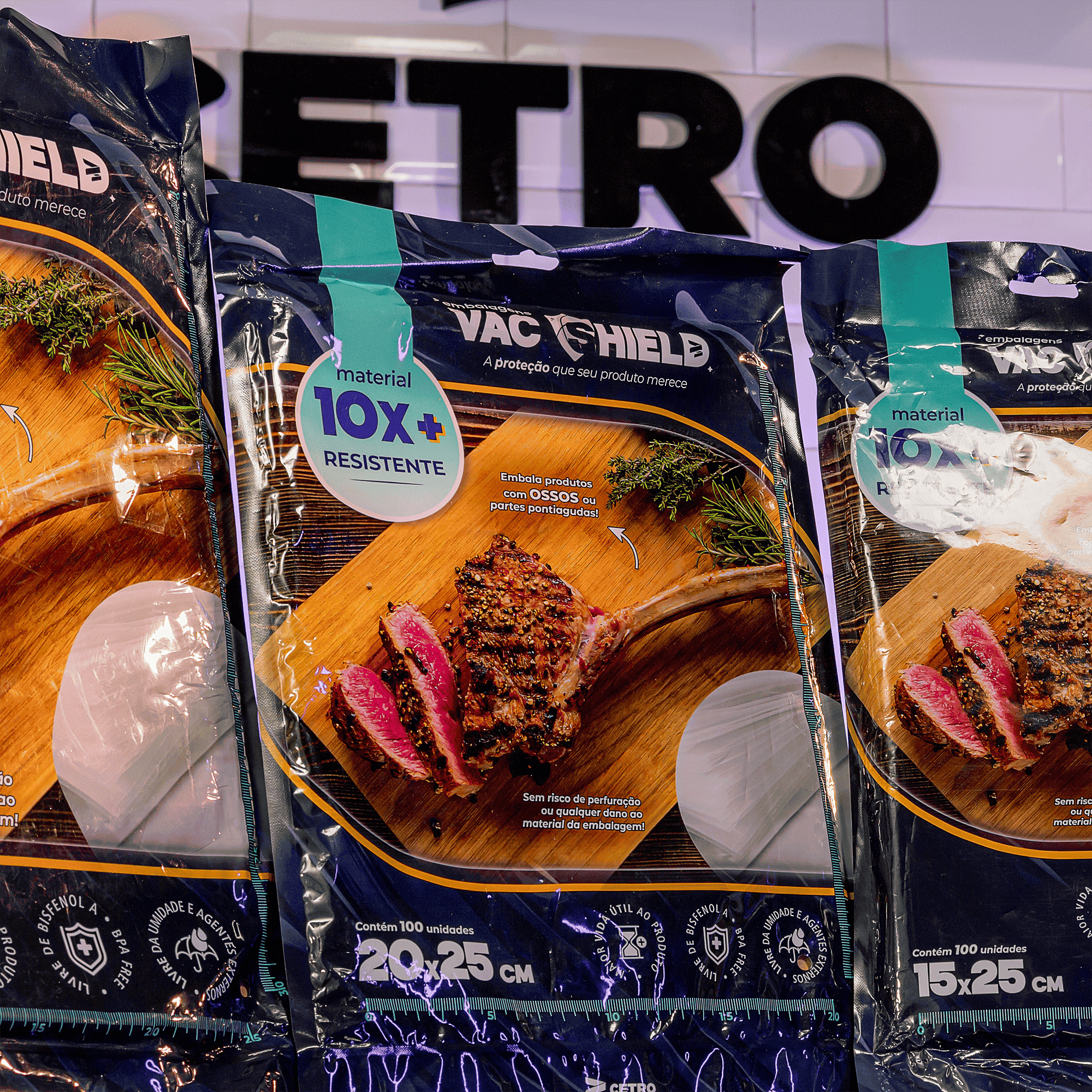 Fotografias de Embalagens Vac Shield, uma Envasadora de Líquidos 10–100 ml com 2 Bicos e uma Seladora a Vácuo Suprême Vac Vertical e Horizontal da Cetro, representando equipamentos com desconto.