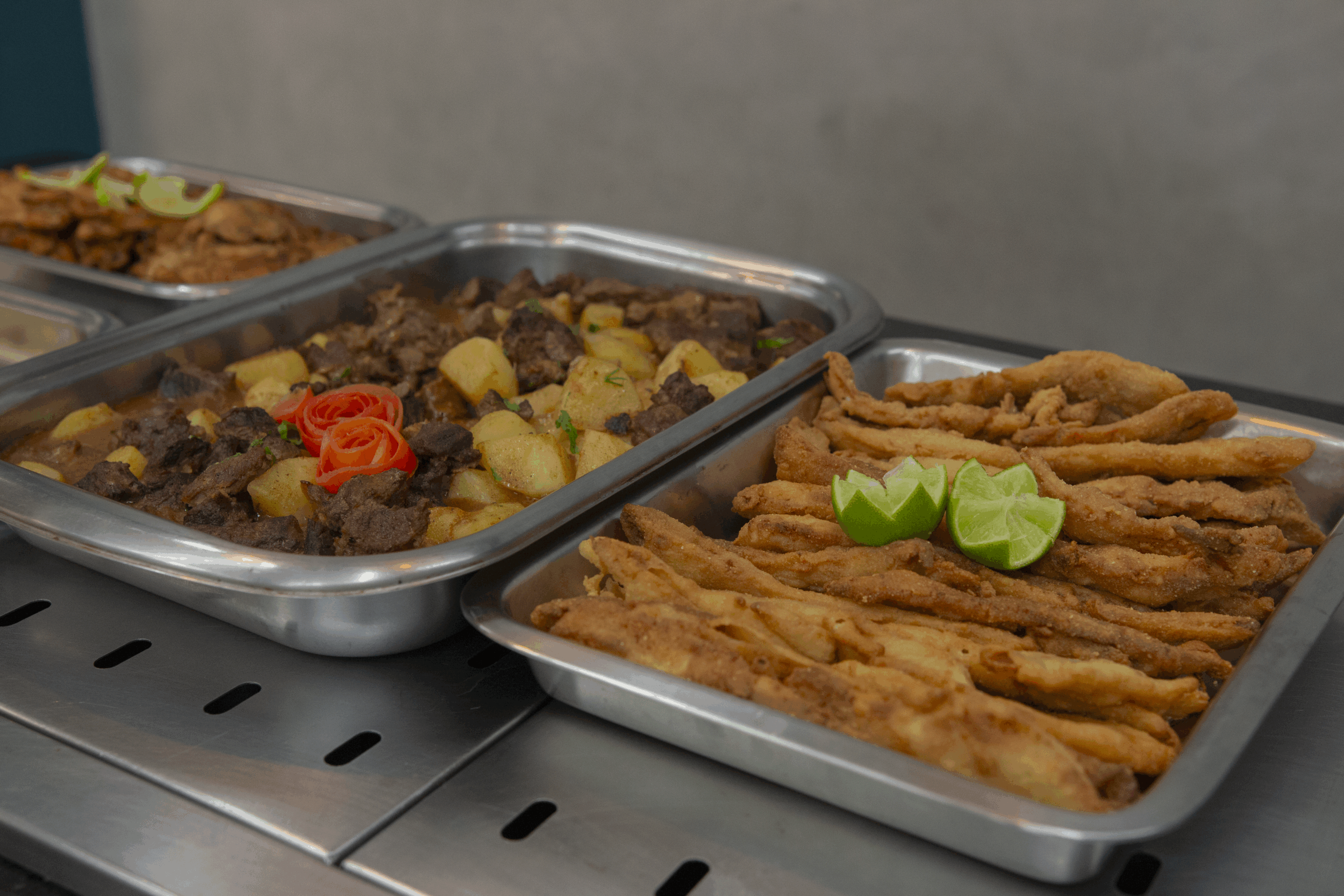 Fotografias dos pratos e da decoração do almoço temático da Campanha Novembro Azul e dos colaboradores no Restaurante Cetro.