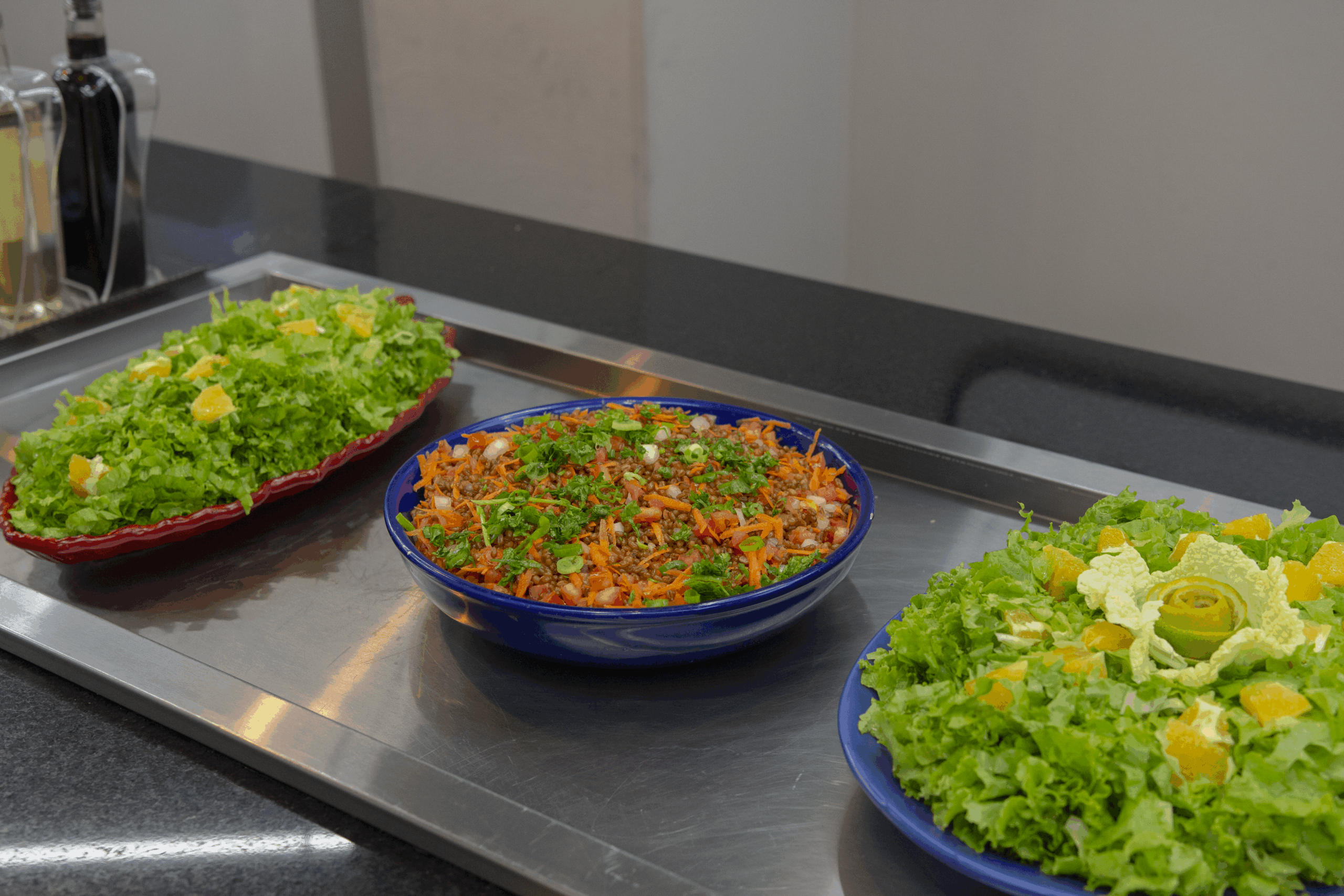 Fotografias dos pratos e da decoração do almoço temático da Campanha Novembro Azul e dos colaboradores no Restaurante Cetro.