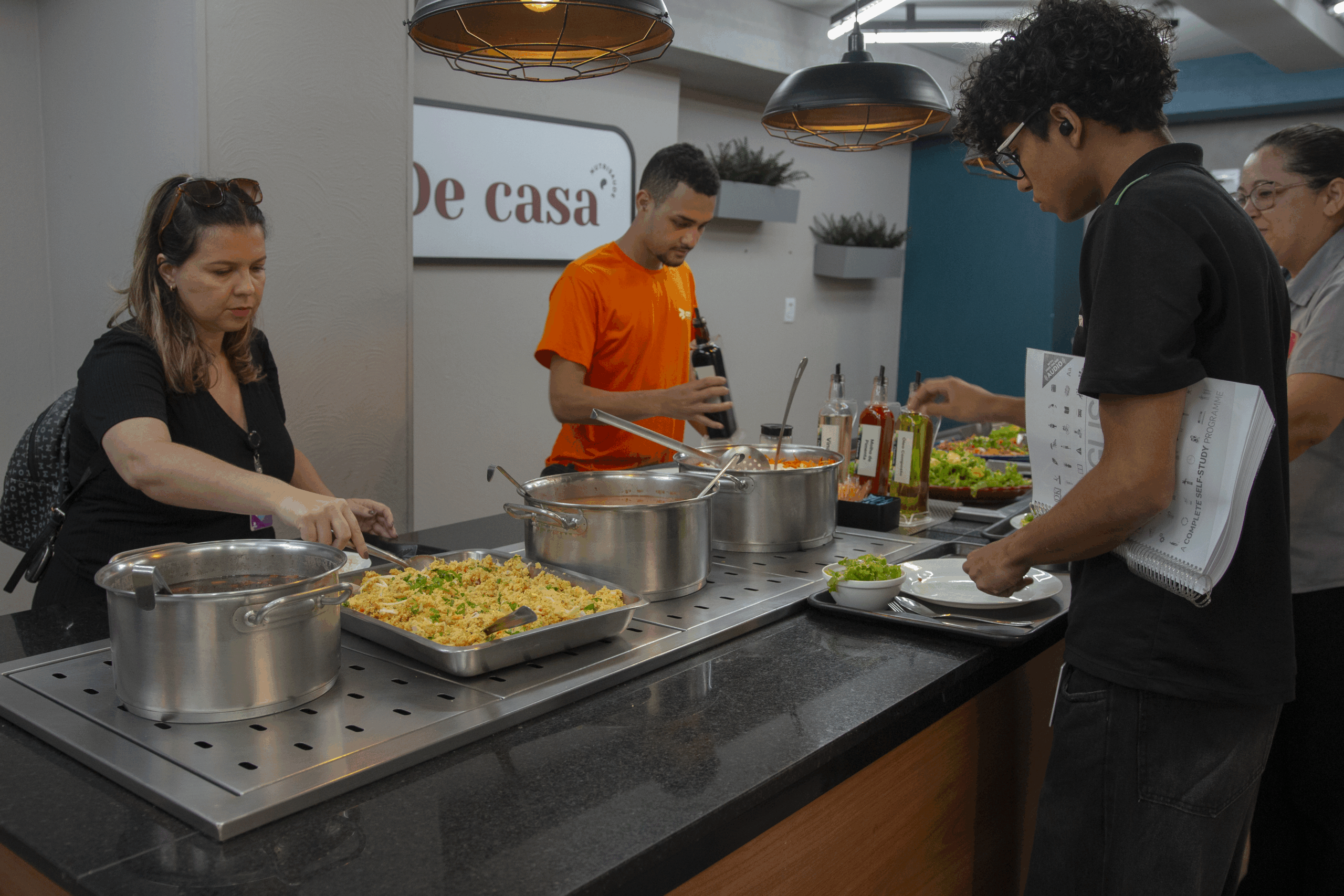 Fotografias dos pratos e da decoração do almoço temático da Campanha Novembro Azul e dos colaboradores no Restaurante Cetro.