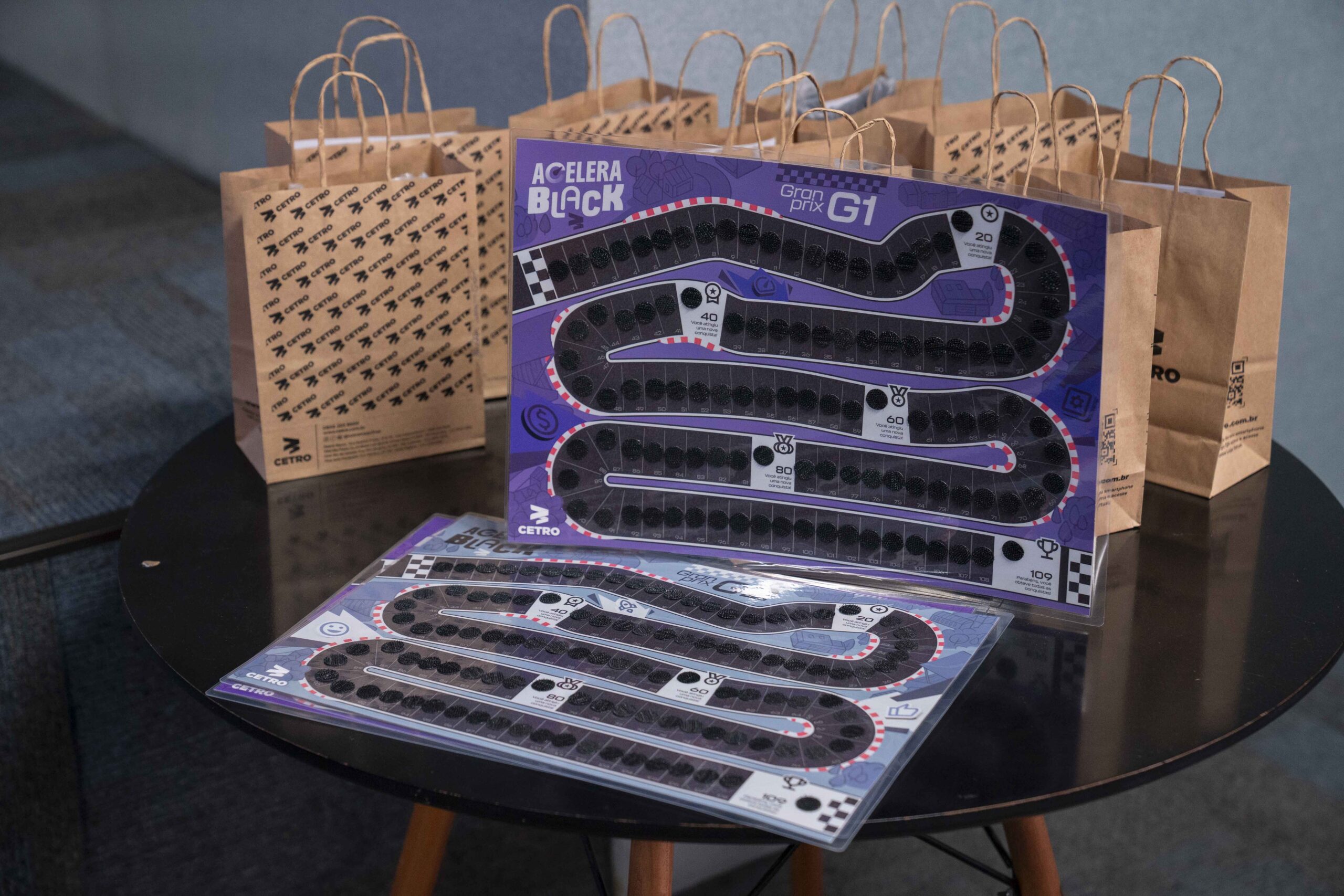 Fotografias do Time Comercial no auditório da Matriz Cetro comemorando a Campanha de Incentivo de Vendas de novembro da Black Friday 2025.