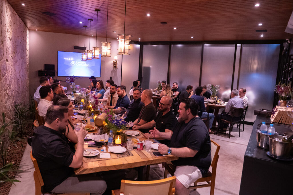 Registros fotográficos dos líderes durante o jantar do Leaders’ Connection 2025 da Cetro.
