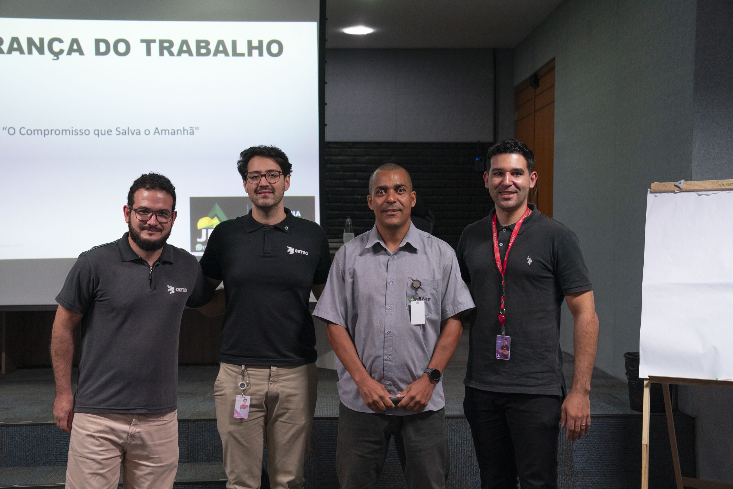 Fotografias do palestrante com os membros da CIPA 2025 e dos cipeiros durante a apresentação.
