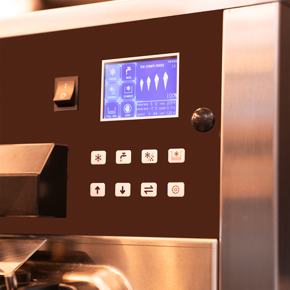 Fotografia da Máquina de Sorvete da Cetro em funcionamento.