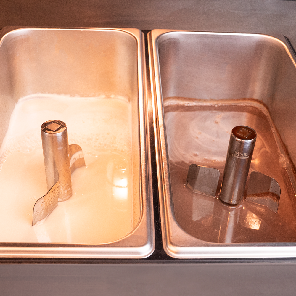 Fotografia da Máquina de Sorvete da Cetro em funcionamento.