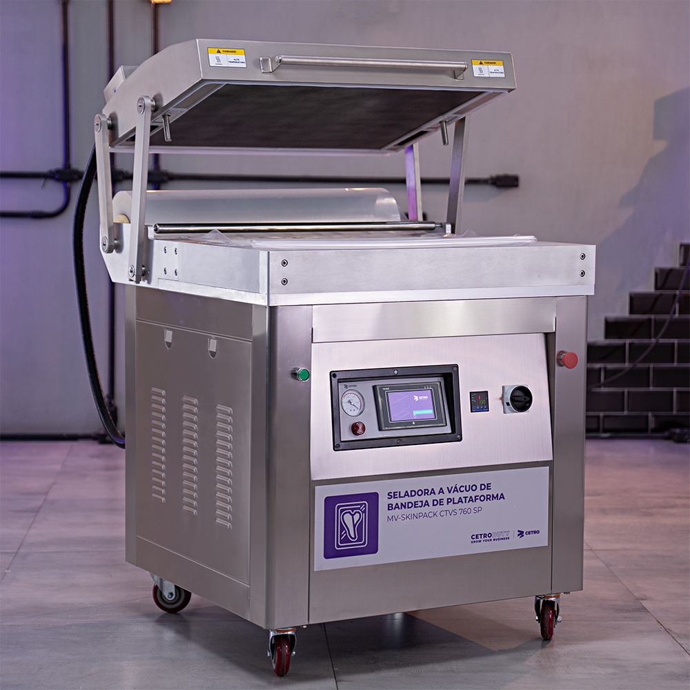 Fotografias da Seladora a Vácuo de Bandejas MV-SKINPACK CTVS 760 SP da Cetro e de seu painel.